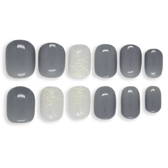 NIB CliqOnU Gray Lace Manicure Set - Picture 2 of 13